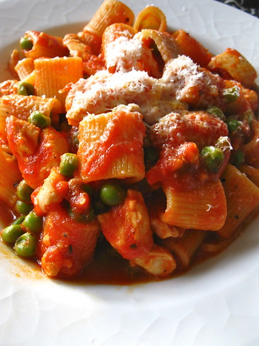 Spicy Arrabiata with Chicken and Peas