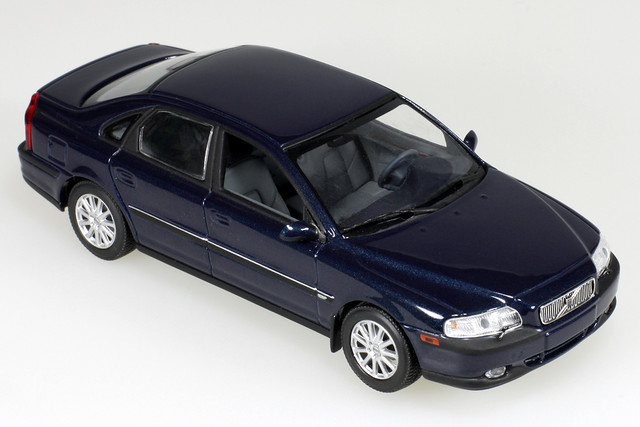 2003 blue volvo s80 modelcar diecast minichamps