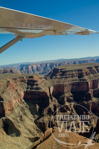 Sobrevolando el gran cañón del Colorado, USA