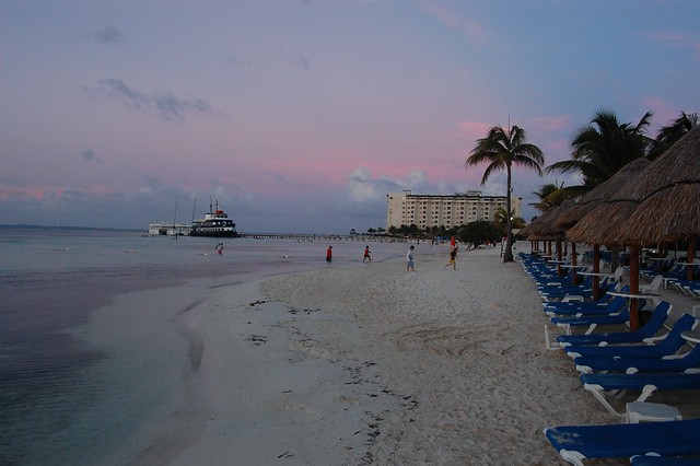cancun_resort_sunset