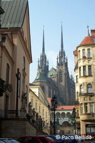 Vista de la catedral desde la calle Josefská. © Paco Bellido, 2005