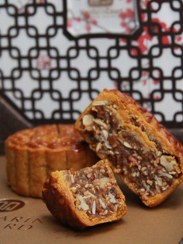 Baked Mooncake with Mixed Nuts and Jamón ibérico