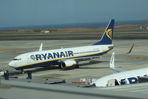 Ryanair 737-800 Pushing Back @ Tenerife Sur Airport