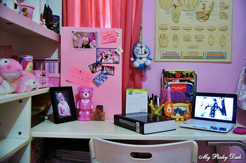 pinky desk