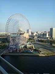 パンパシフィック横浜ベイホテル東急のテラスから見た観覧車の写真