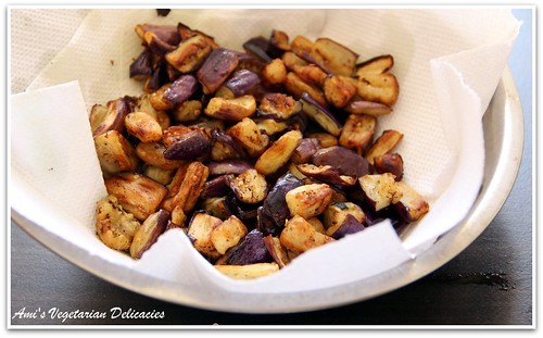 Leave aside stir fried eggplant in kitchen towel