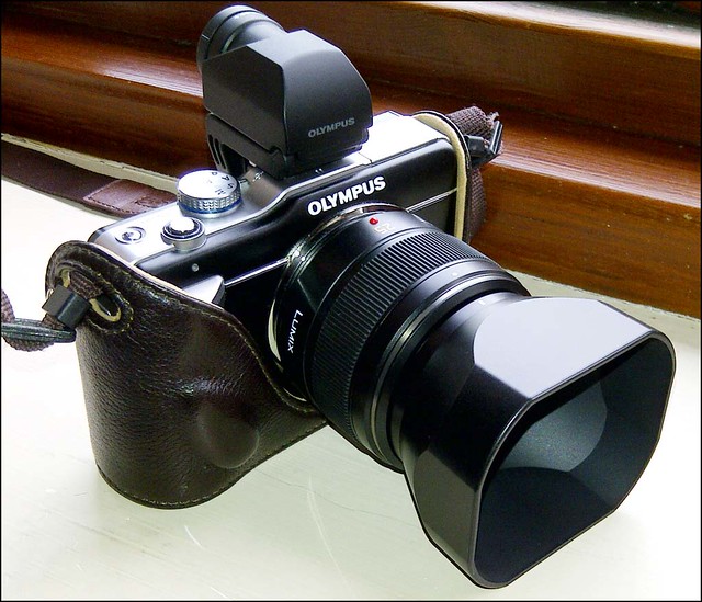 Panasonic Leica m4/3 25mm f/1.4 Olympus E-PL1