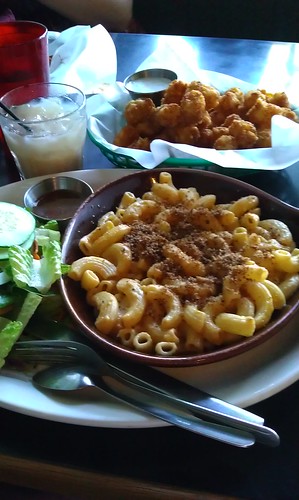 Mac'n'cheese and Tots from Hungry Tiger Too