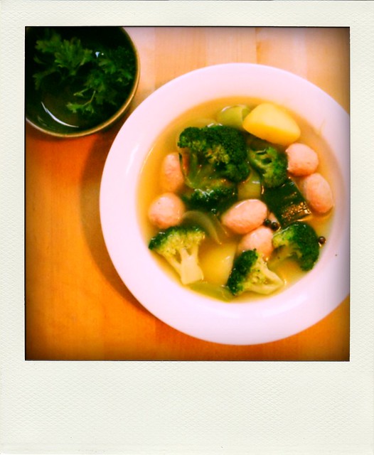 Broccoli-siskonmakkara soup