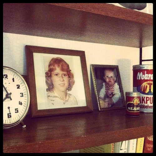 Mamma och Agnes på stringhyllan