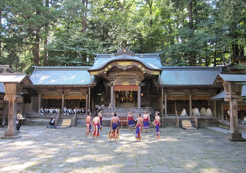 上社本宮拝殿と相撲踊り奉納　2011年9月15日 by Poran111