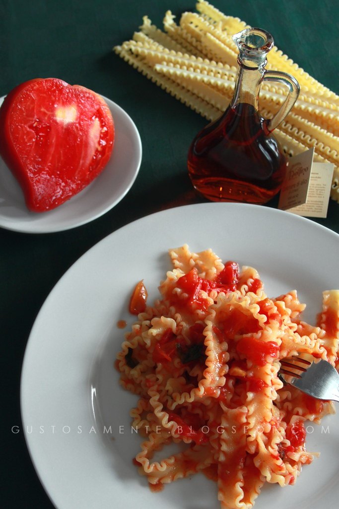 Mafalde al pomodoro fresco e basilico e colatura di alici di Cetara