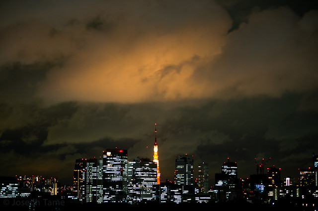 Cloudy Tokyo Sky at Night_9585
