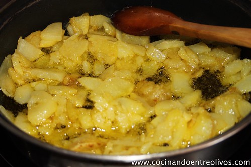 Tortilla de patatas con pimiento y chorizo. (9)