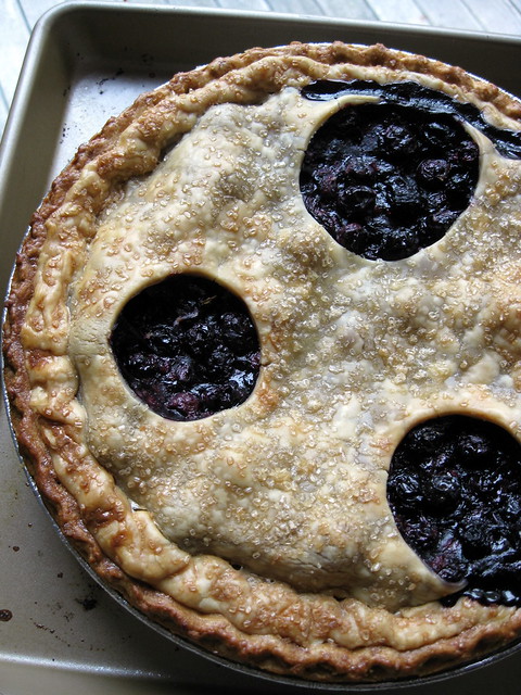 almond-blueberry pie