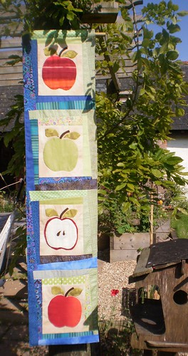 Apple wall hanging by Textile-tally