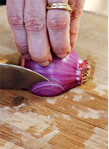 Aprenda a cortar cebola do jeito certo