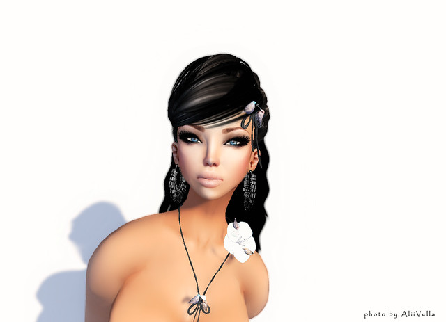 ALII BAIASTICE AND VALENTINA Apple May Designs  vale