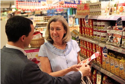 Foreign Agricultural Service Acting Administrator Suzanne Heinen discusses U.S. products with Ralph Bean, director of the Agricultural Trade Office in Beijing, during a BHG promotional event.