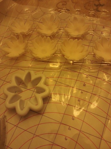 Egg tray lids are great holders for gumpaste flowers!