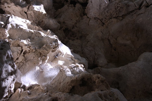 Roca blanca, sombras y telaraña. by ingeko