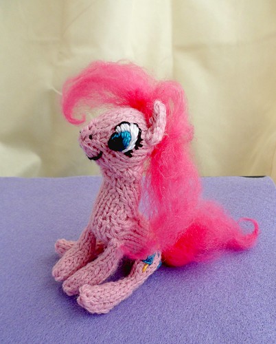 Poseable Pinkie Pie g4 My Little Pony Lauren Faust Friendship is Magic characters mane six knitting pony