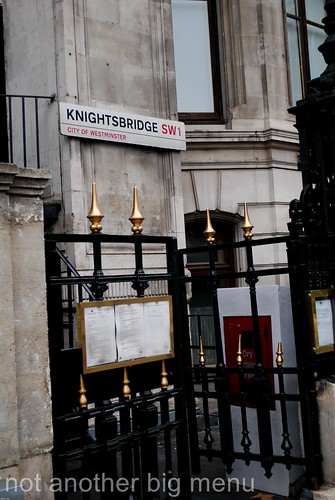 Knightsbridge Road Sign
