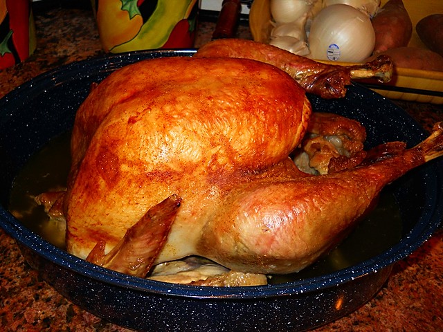 Thanksgivings less than 2 weeks away!  Heres how to cook a perfectly seasoned, cooked, and browned bird