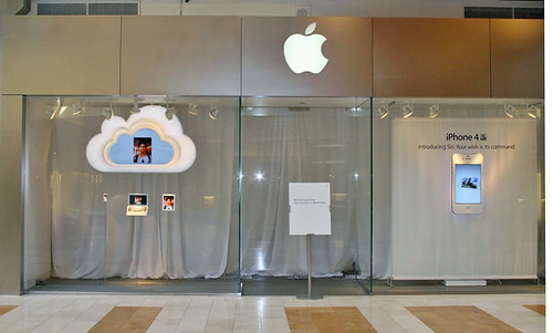 Apple Store Close for Steve Jobs Memorial