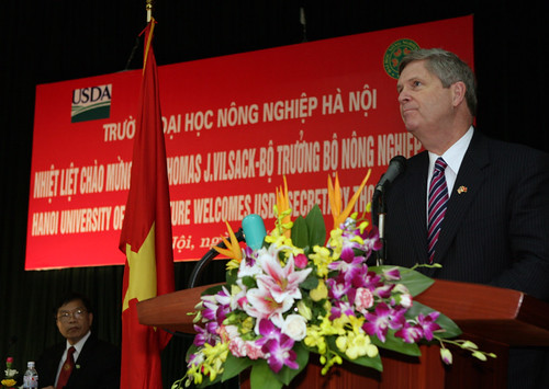 Agriculture Secretary Tom Vilsack (right) speaking at Hanoi University of Agriculture, Hanoi, Vietnem on Wednesday, November 16, 2011.