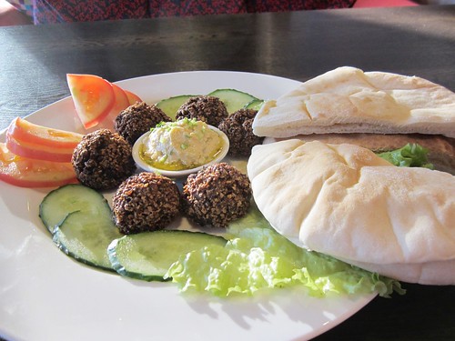 falafel lunch at veggie table