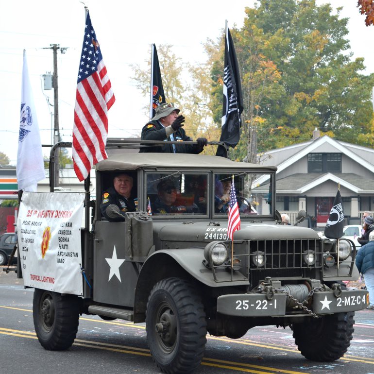 DSC_0145p_veterans_day_parade_jeep