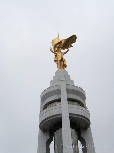 Golden statue of Saparmurat Niyazov