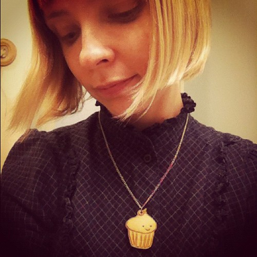 Cupcake charm necklace.