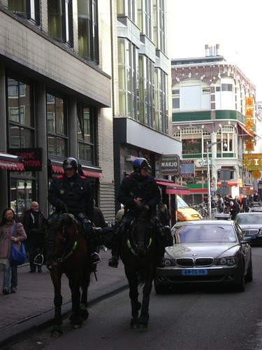 Policía montada, Damstraat, Ámsterdam/Police, Amsterdam' 11 - www.meEncantaViajar.com by javierdoren