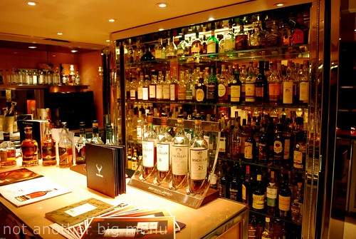 Athenaeum, London - Restaurant interior - Whisky collection