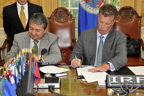 La OEA y la Federación Internacional de Carreteras firman acuerdo de cooperación