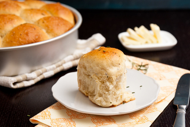 Soft Dinner Rolls with Black Pepper and Rosemary