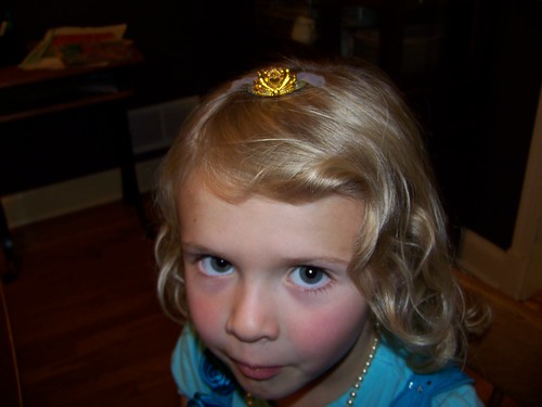 Q5 crown on head