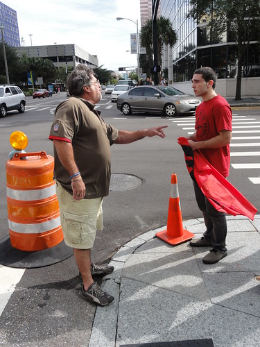 Man with Che flag gets confronted by Cuban guy