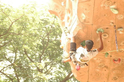 17th_South_Zone_Sports_Climbing_Competition_Junior_Boys_In_Action2