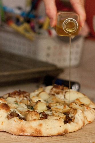 Klamath potato, caramelized onion & thyme pizza with truffle oil drizzle #pizzapartyin5