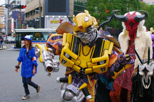 KAWASAKI HALLOWEEN 2011 Parade Bumblebee