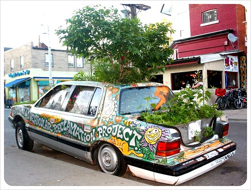 toronto graffiti car