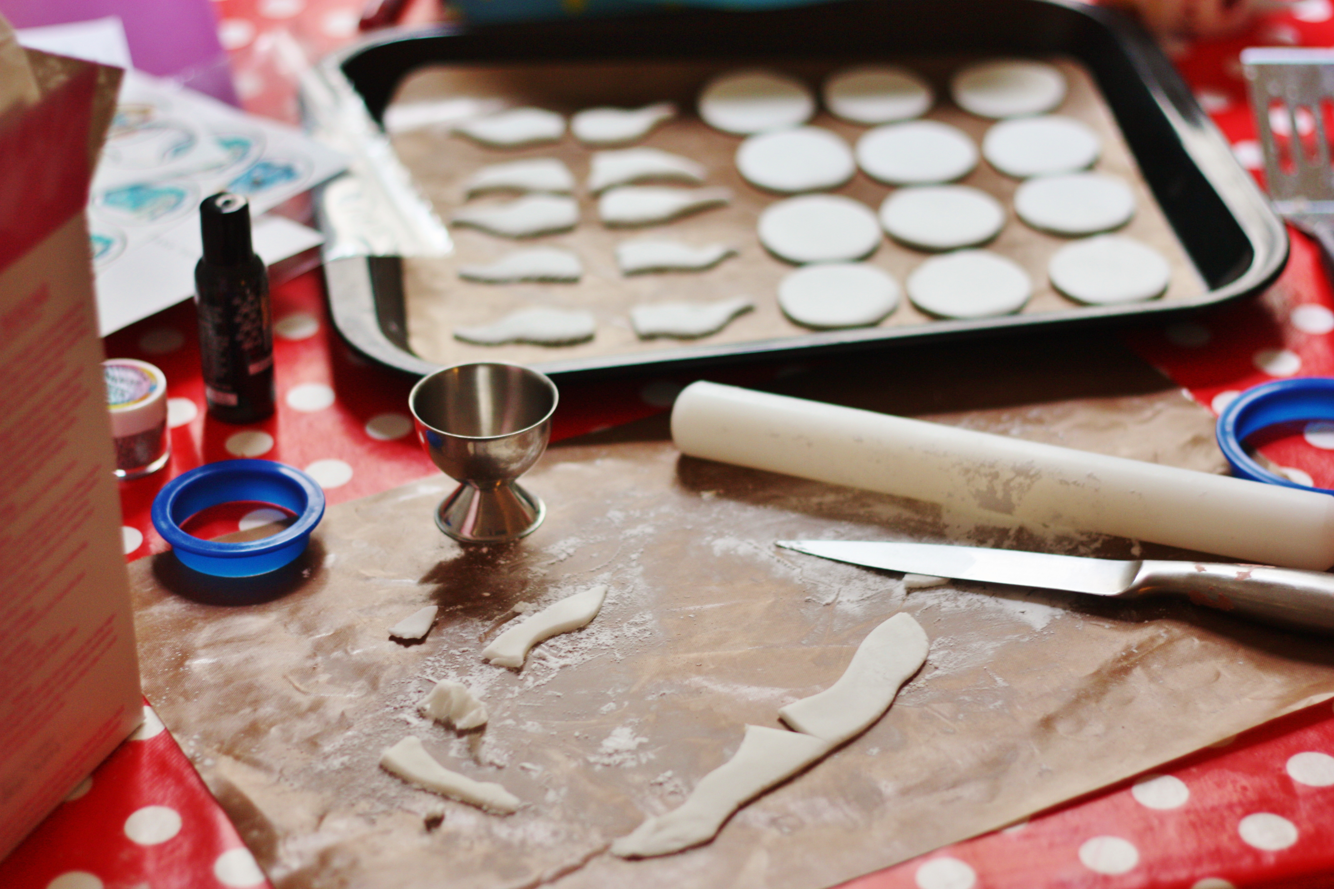 Prepping the  Harry Potter Cupcake golden snitch Wings Icing Decorations