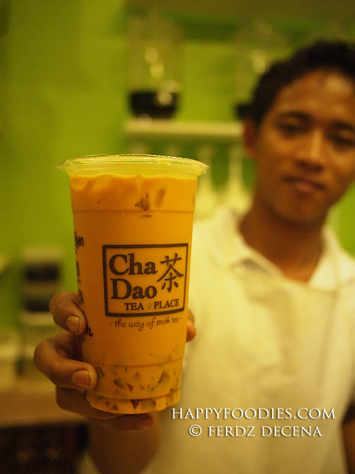 Serving a Cha Dao Milk Tea