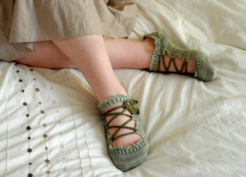 Elves Legolas Tolkien Fantasy knits slippers footies quick fingering sock yarn