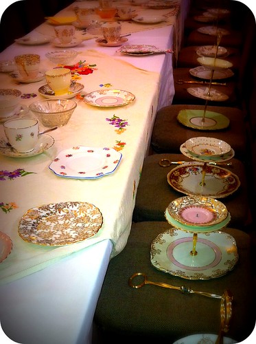 Krystalynn designed the twotiered wedding cakes vintage wedding cake plates