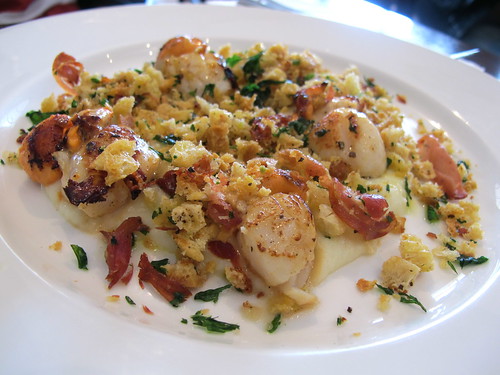 Seared scallops, parsnip puree and pancetta crumble