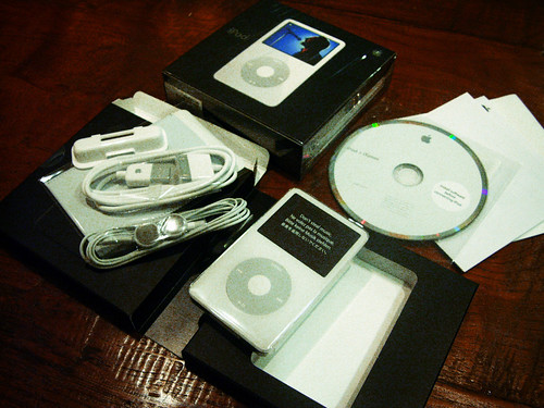 Apple iPod Video 60 GB White (5th Generation) (3)